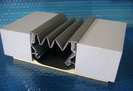 威海屋面变形缝安装     海达变形缝屋面变形缝安装