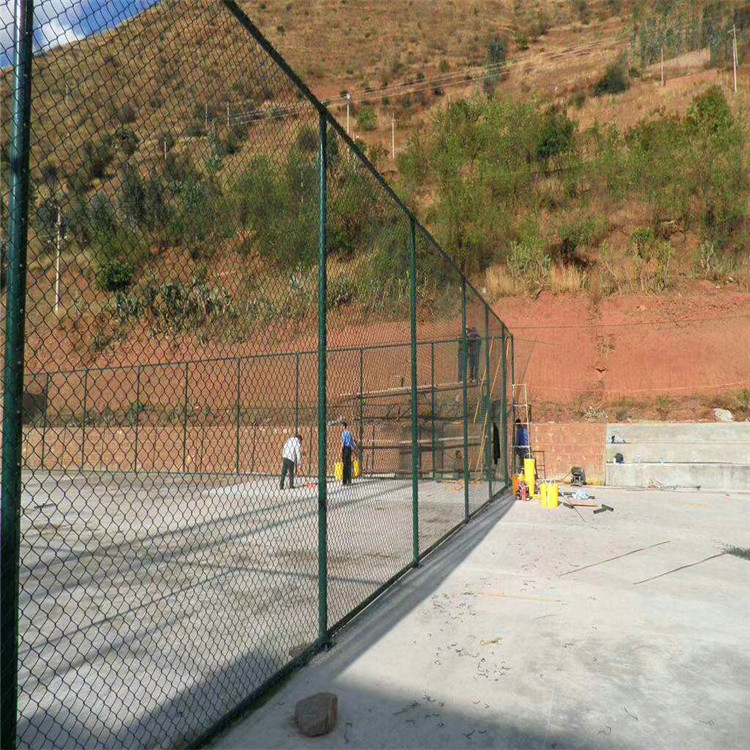 中峰销售 球场护栏安装 球场围栏护栏网 篮球场地护栏