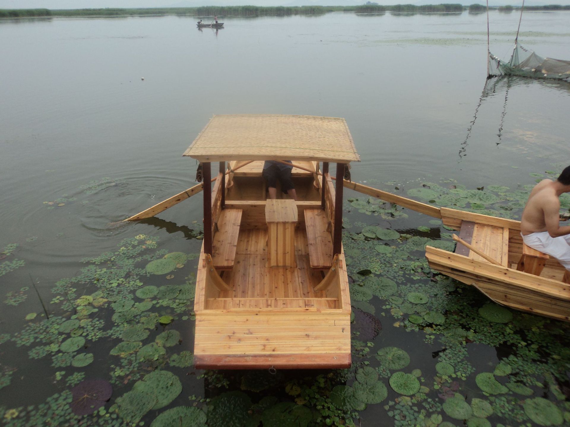 厂家定制原木色单蓬船5米 公园观光木船 水上观光船 景观木船示例图10