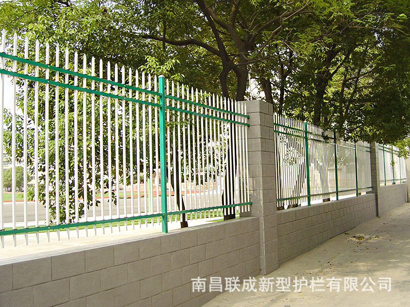 厂家定做C型围墙防护栏 小区别墅防护隔离栏 防撞庭院围墙护栏示例图13