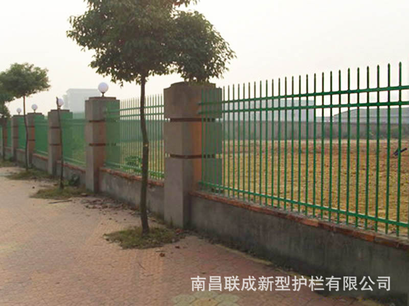 厂家定做C型围墙防护栏 小区别墅防护隔离栏 防撞庭院围墙护栏示例图10
