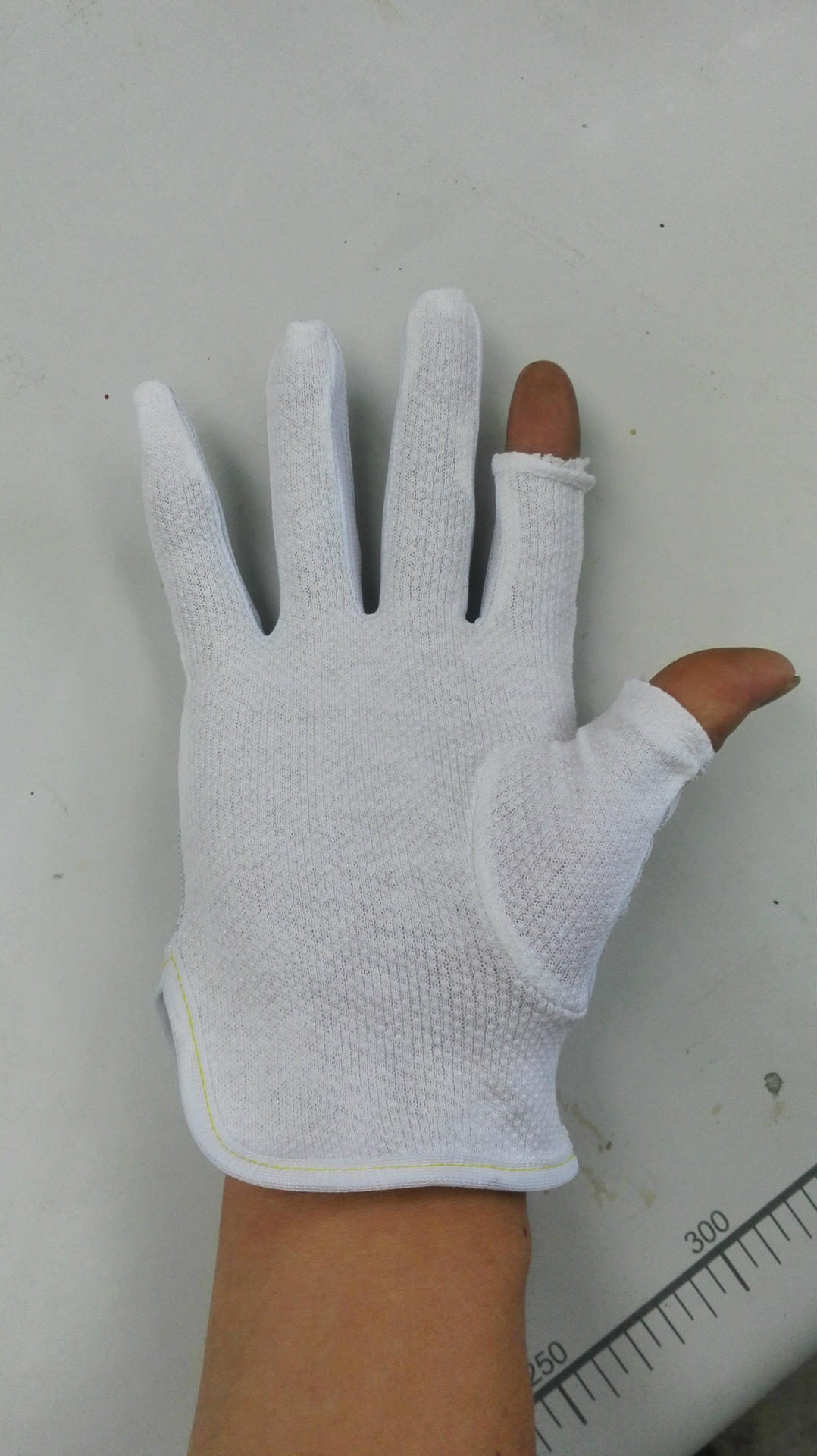 供应高品质  防静电棉毛点塑  防滑  断指手套示例图2