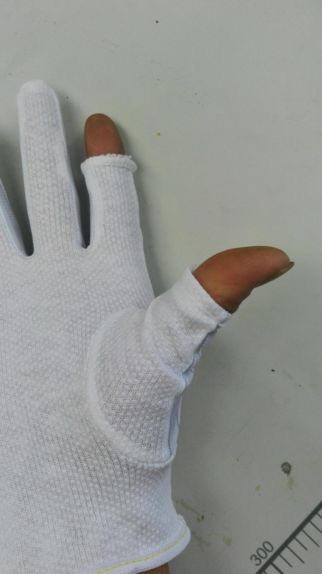 供应高品质  防静电棉毛点塑  防滑  断指手套示例图10