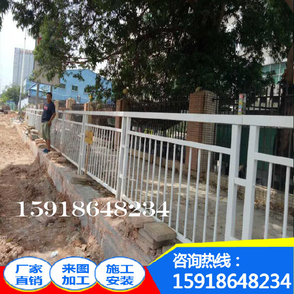 专业海南护栏生产厂家 儋州市政道路隔离栏 车量分流中央防护栏示例图3