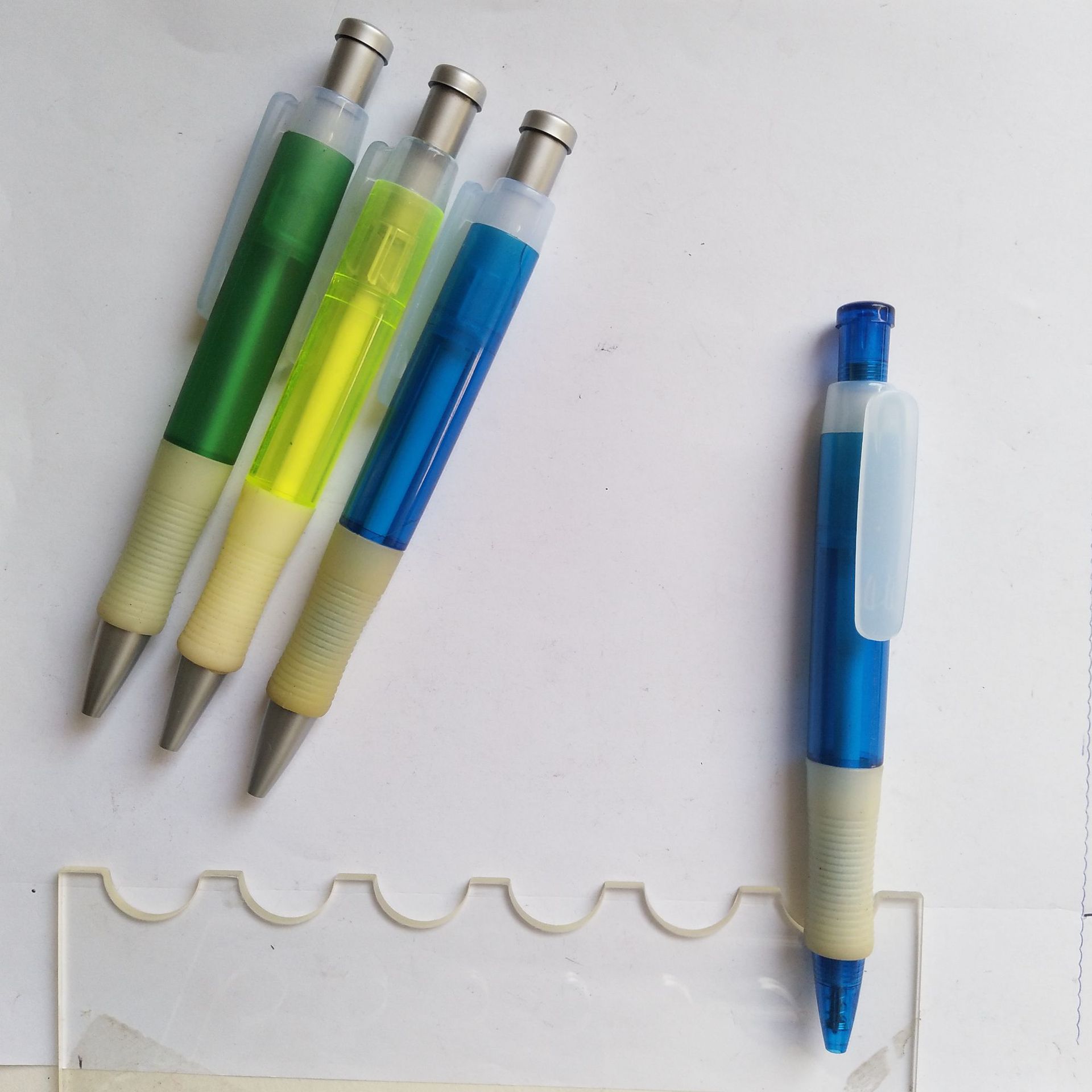 桐庐明浩制笔厂专业供应塑料按动圆珠笔  广告塑料圆珠笔示例图2