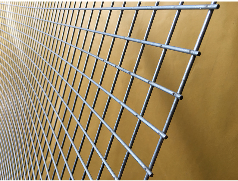 【天隆】镀锌网304电焊网30m一卷优质耐磨损工地防护网 焊接网示例图16