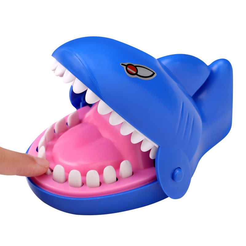 大号桌面游戏整蛊咬手鲨鱼 咬手指大鲨鱼整人玩具新奇玩具示例图7