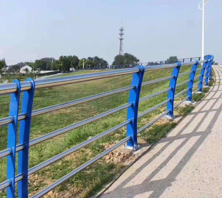 76×3.5不锈钢复合管 不锈钢复合管桥梁护栏表面处理方式成熟；