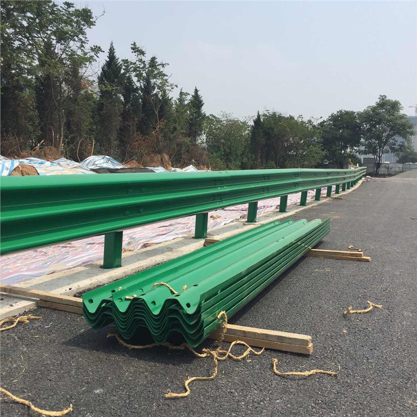 3800 山东航达交通设施厂家供应护栏板 国标锌层 高速公路护栏板2