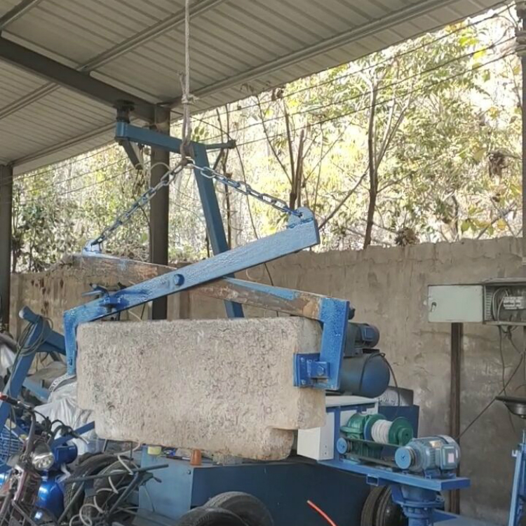 水泥板码垛装车机 其他行业专用设备 广成水泥板小吊车视频1