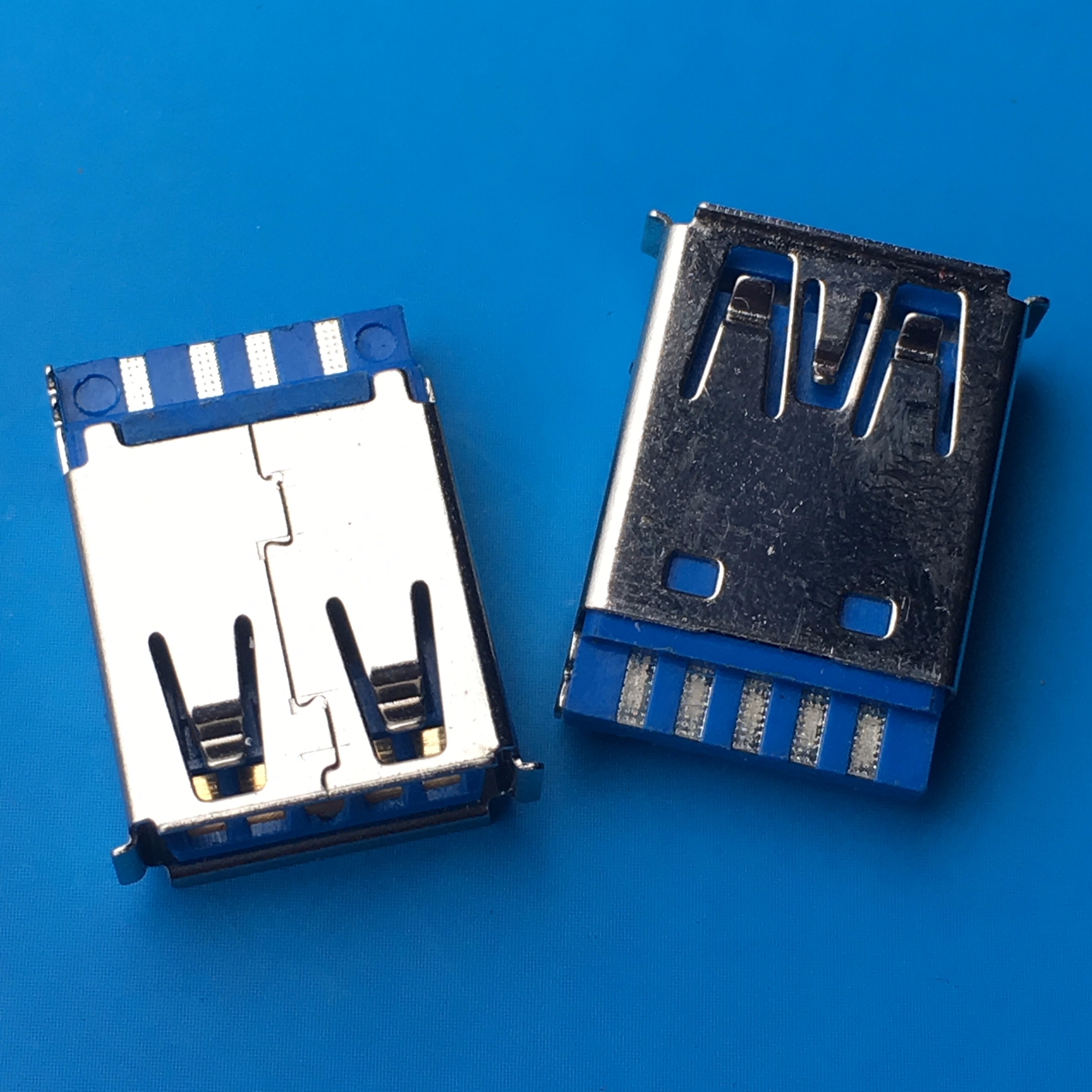 蓝色胶芯 卷边 9P 3.0焊线式母座USB3.0短体 AF 180度焊线母座
