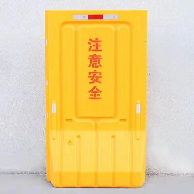 江门畅达公司供应 定做黄色警示高栏水马 1.8米防撞塑料门板水马护栏