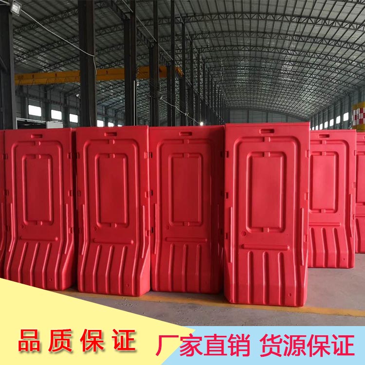 江门畅达公司供应 定做黄色警示高栏水马 1.8米防撞塑料门板水马护栏7