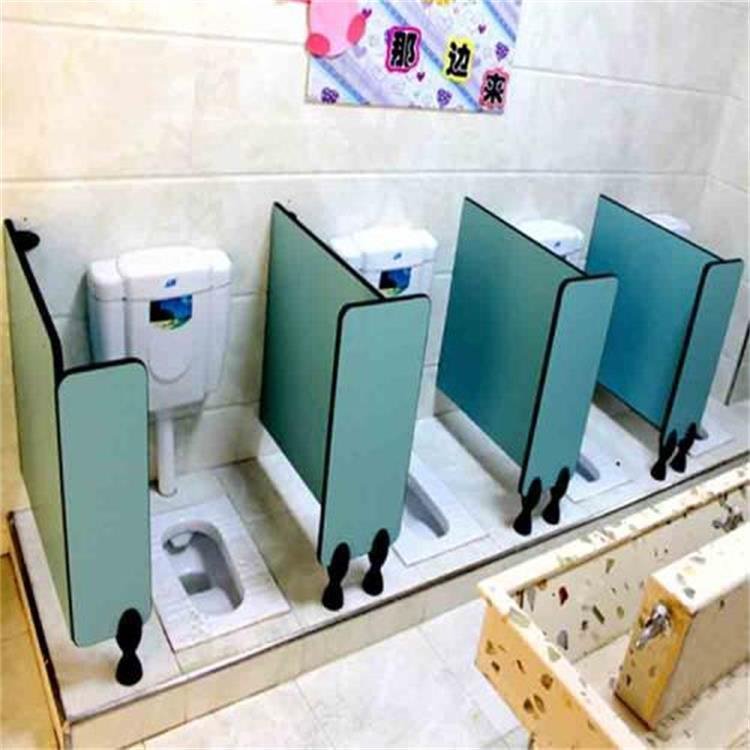 南京卡通设计隔断 环保幼儿园隔断 万维 厕所隔断门 卫生间隔断2