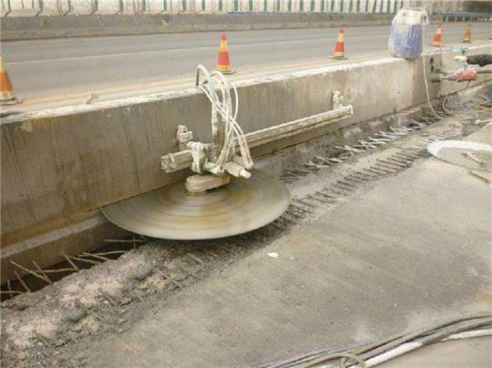 新疆安胜达拆除工程供应 乌鲁木齐市混凝土桥梁绳锯切割报价