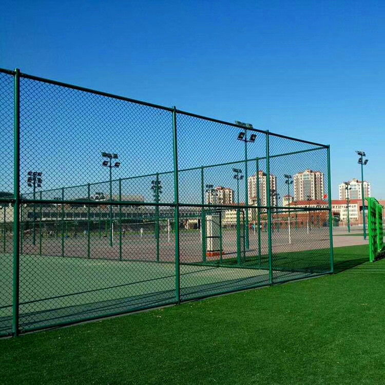 球场护栏安装 勾花护栏网 河北中峰厂家定做 球场护栏网规格 体育场围网3