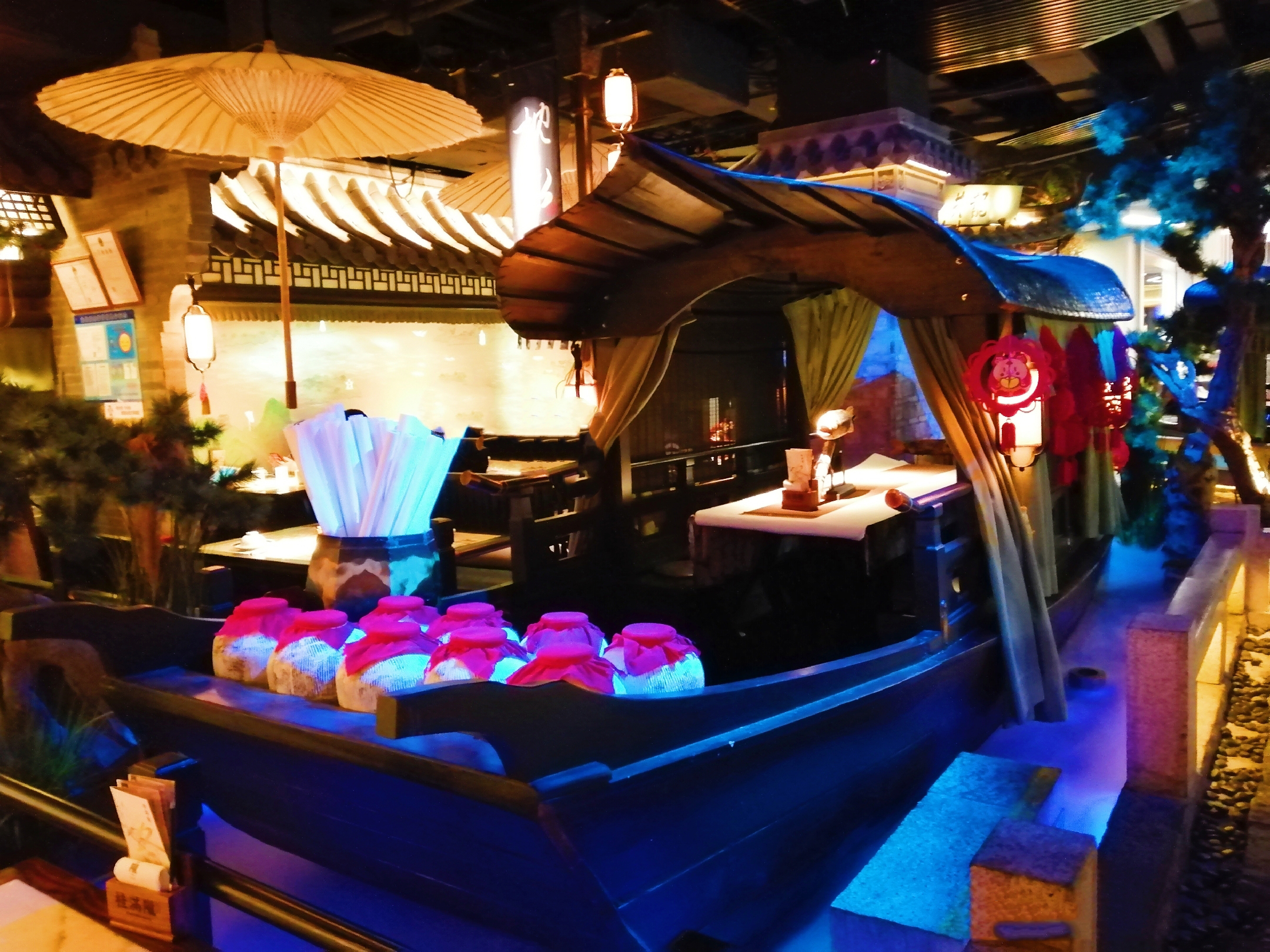 桂满陇餐饮船绿茶特色室内中式餐厅木船西湖船宴景观装饰乌篷道具7