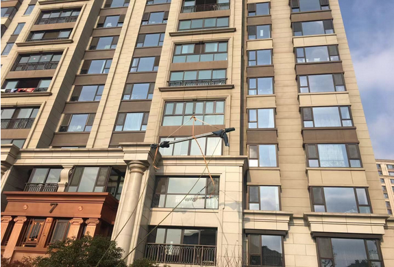 上海吊家具 上海大玻璃吊上楼 迁厂搬家 上海吊沙发公司1