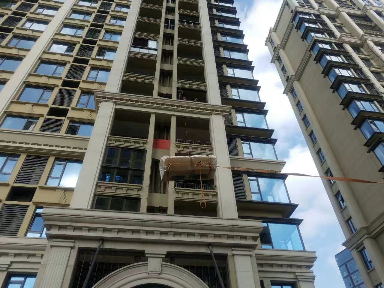 上海吊家具 上海大玻璃吊上楼 迁厂搬家 上海吊沙发公司7