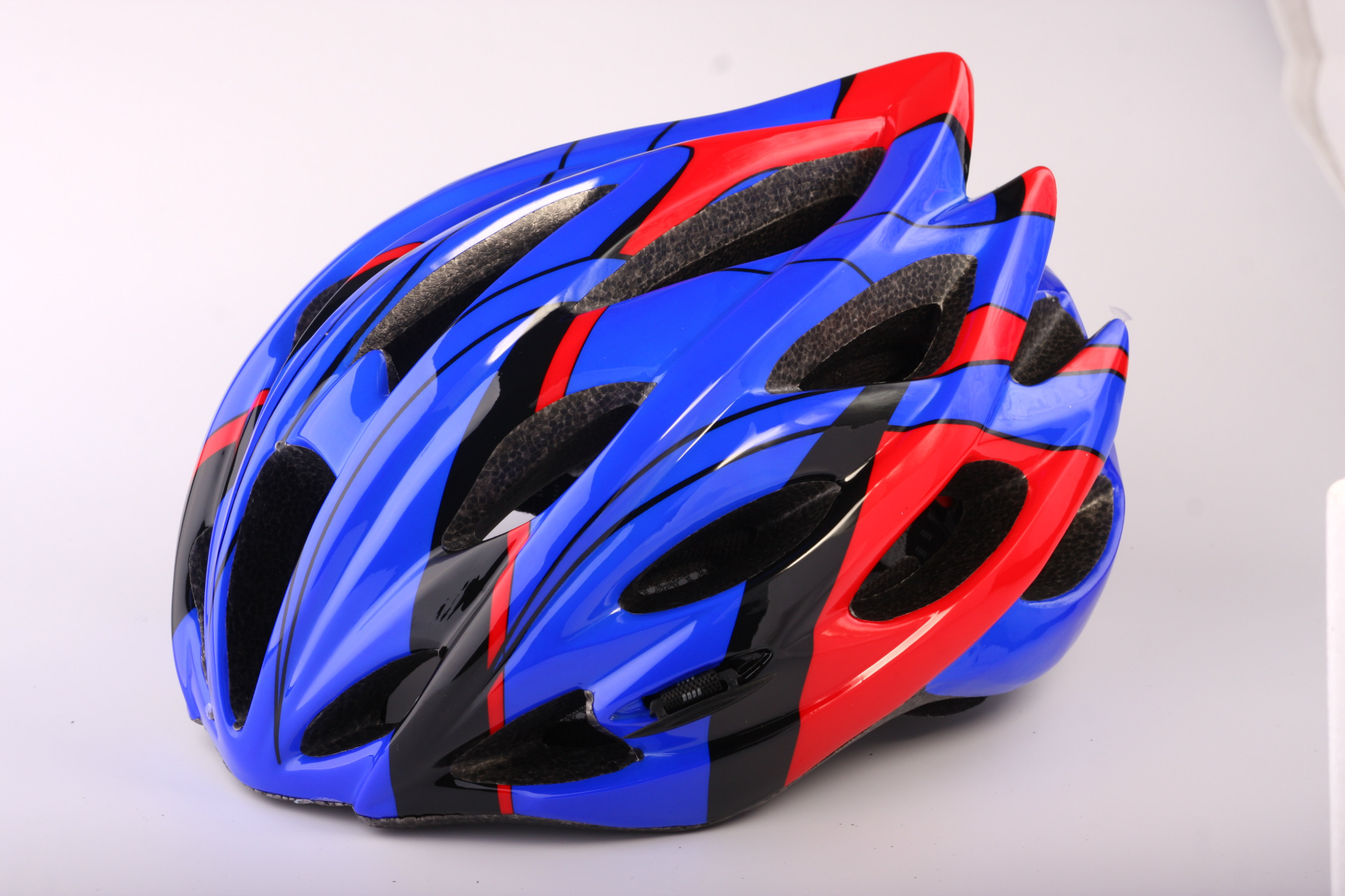 工厂直销一体成型自行车头盔骑行头盔公路头盔带防虫网2