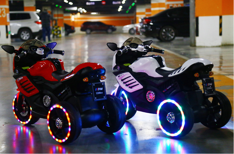 可坐骑充电电瓶车 儿童电动摩托车三轮车双驱2-6岁小孩玩具男1