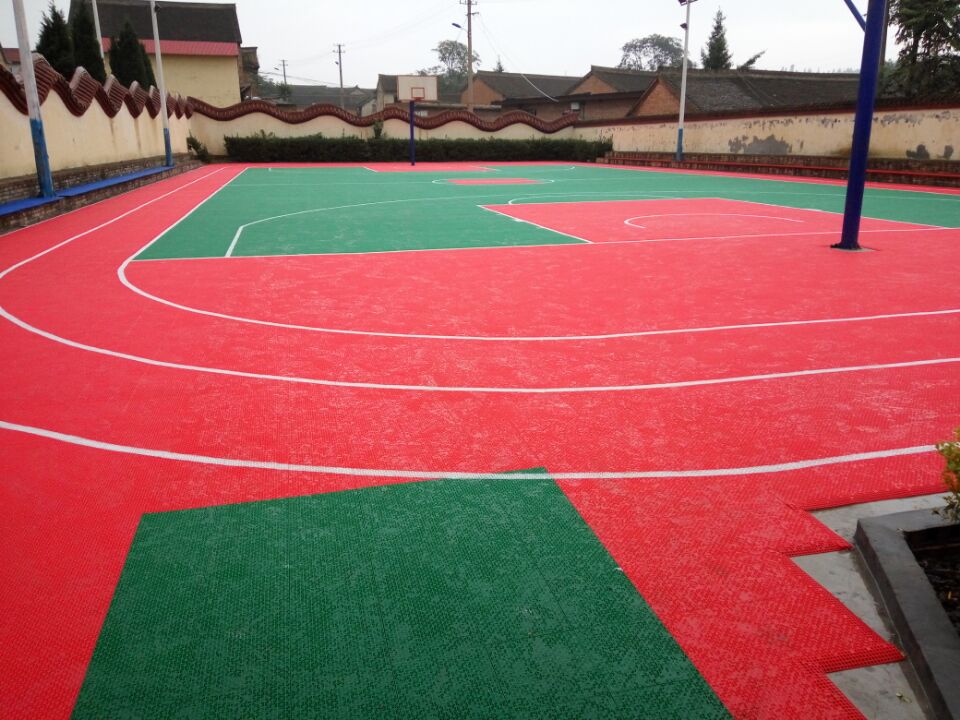 篮球场悬浮地板铺装幼儿园地板厂家红 运动跑道、人造草坪 河南新乡地板厂家9