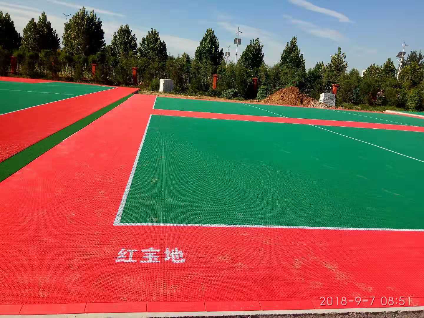运动跑道、人造草坪 河南省洛阳市篮球场悬浮地板铺装幼儿园地板厂家红5