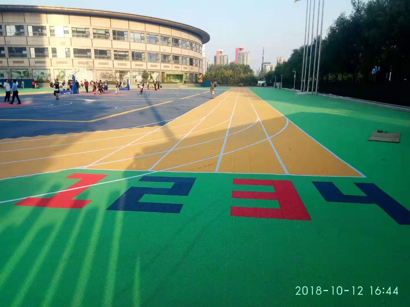 运动跑道、人造草坪 河南省洛阳市篮球场悬浮地板铺装幼儿园地板厂家红6