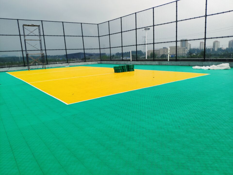 篮球场悬浮地板幼儿园塑料地板红 运动跑道、人造草坪 体育三门峡地板厂家6