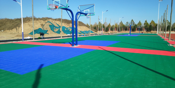 体育河南信阳地板厂家 学校篮球场悬浮地板篮球场运动地板悬浮拼装地板红6