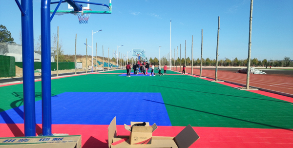 体育河南信阳地板厂家 学校篮球场悬浮地板篮球场运动地板悬浮拼装地板红9