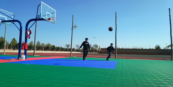 体育河南信阳地板厂家 学校篮球场悬浮地板篮球场运动地板悬浮拼装地板红3