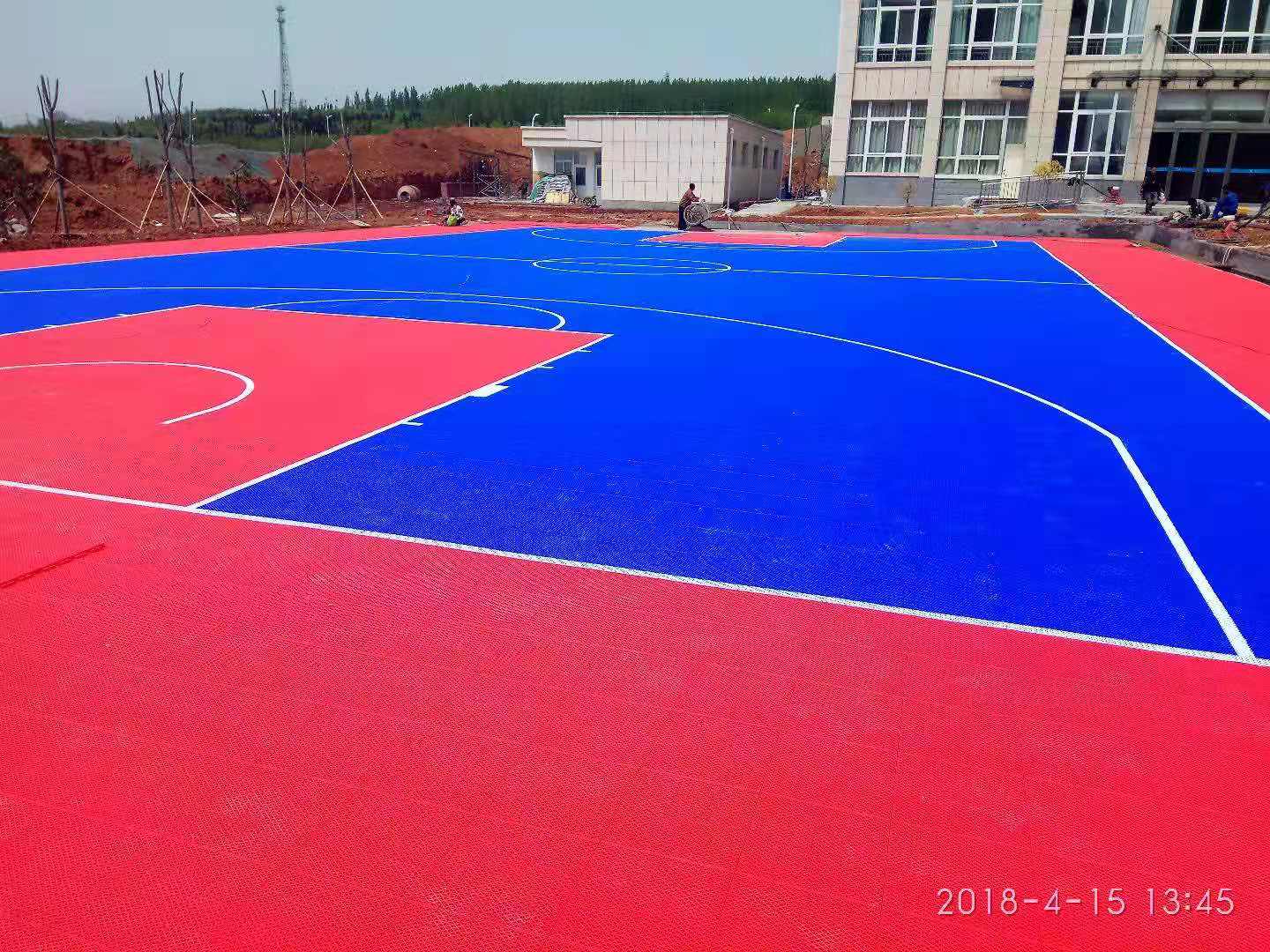 悬浮拼装地板篮球场幼儿园悬浮地板红 体育常州悬浮地板厂家9