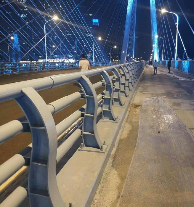 供应山东耐用的桥梁护栏价格高强焊接拼装 防撞设施1