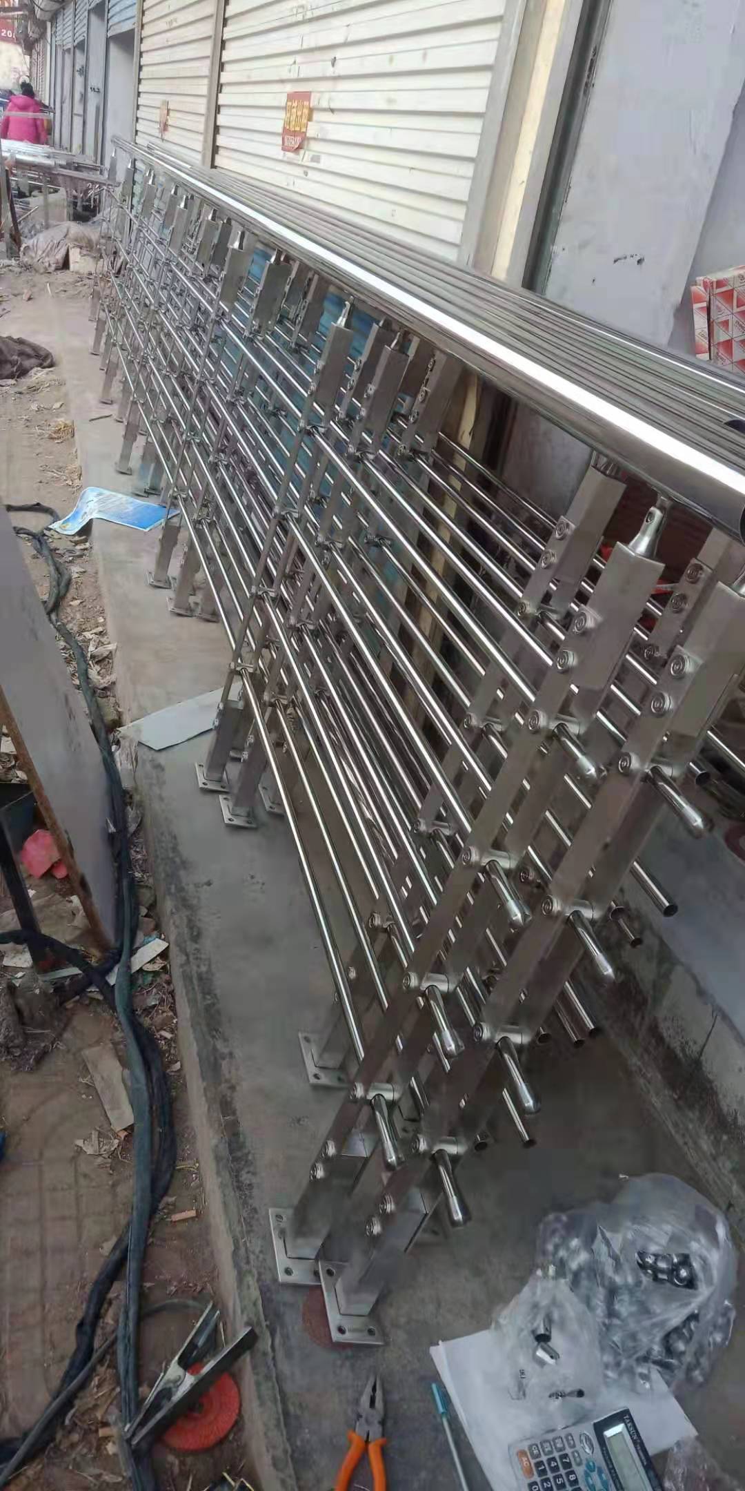 厂家直销 不锈钢护栏 铝艺护栏 铁艺护栏 坚固耐用 建筑护栏8