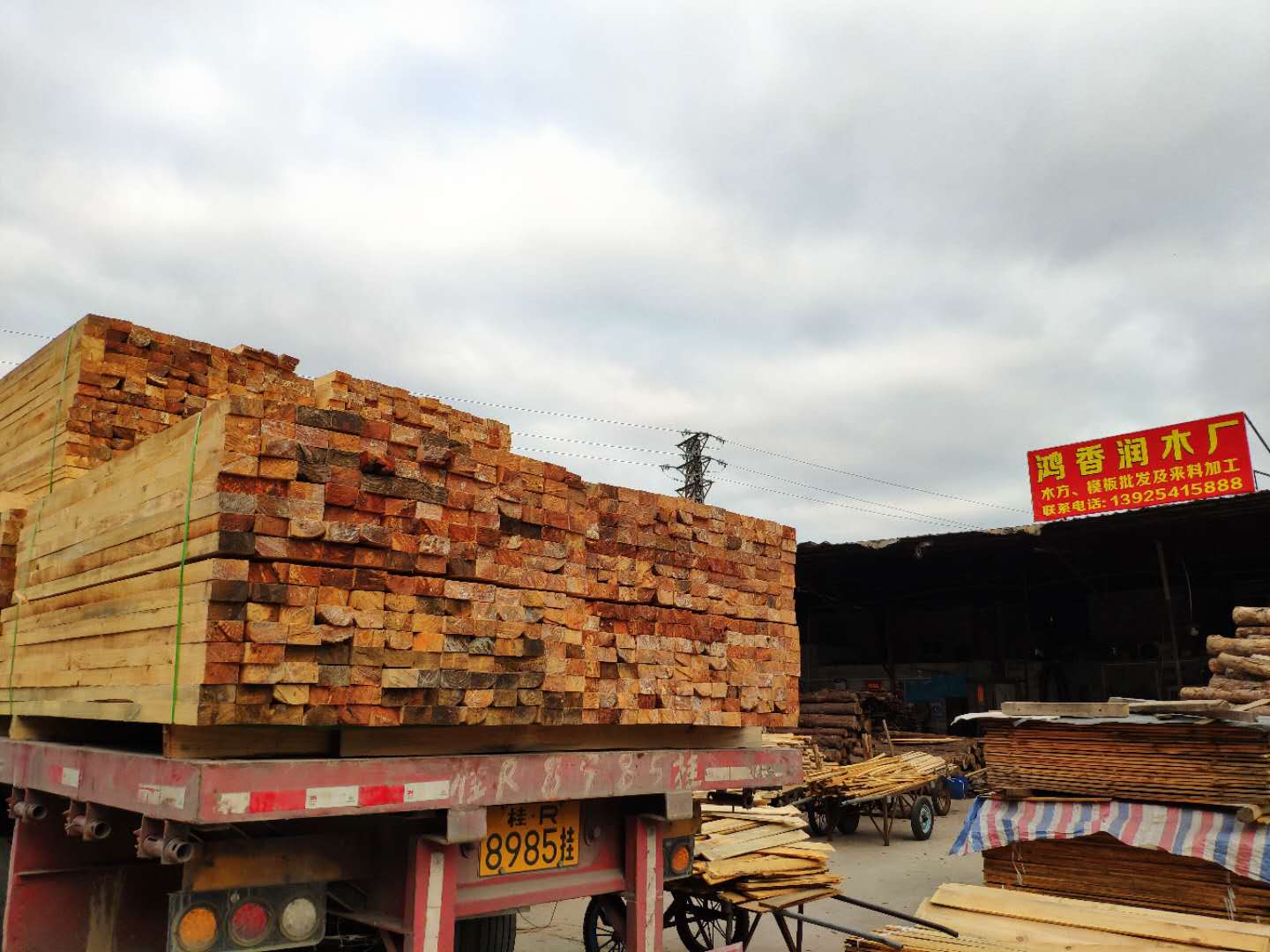 木板材 工厂直销 建筑木方就选鸿香润木厂3