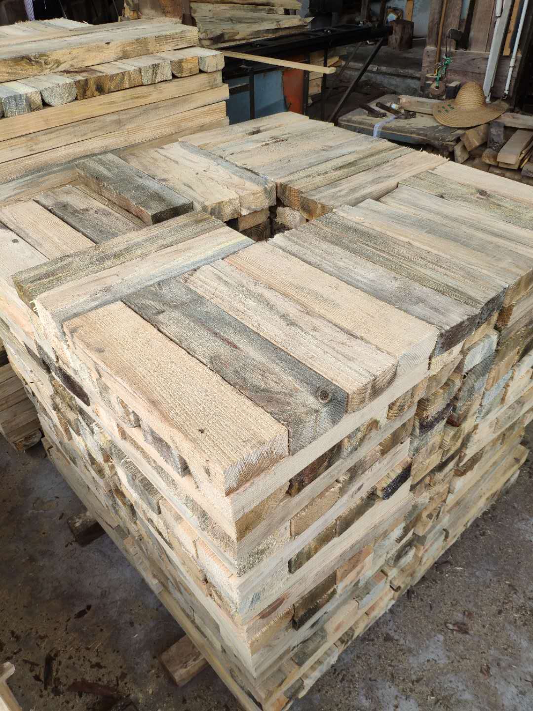 木板材 工厂直销 建筑木方就选鸿香润木厂4