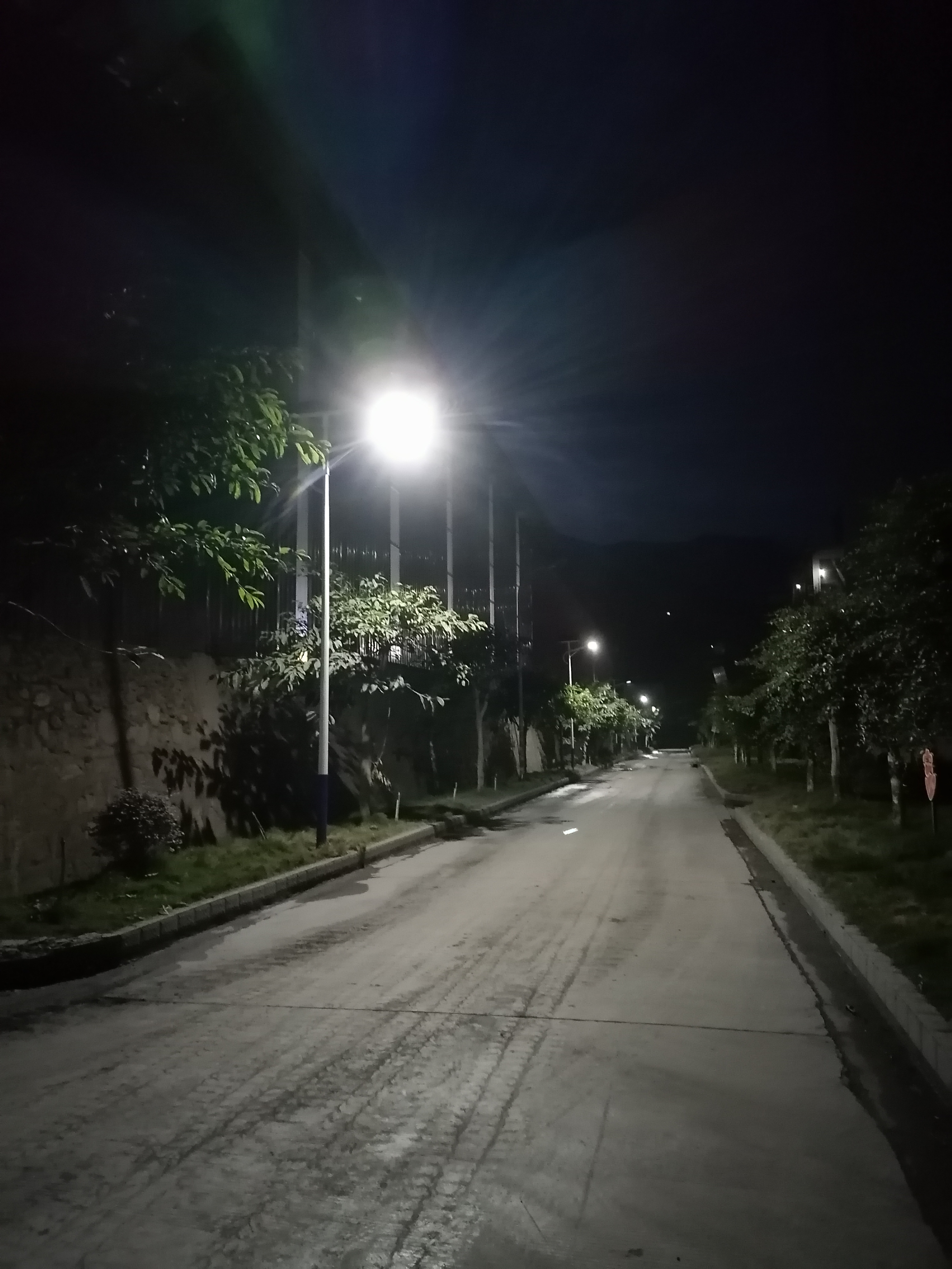 农村太阳能路灯安装 成都太阳能路灯 6米8米太阳能路灯价格表 找中国宏烨户外照明5