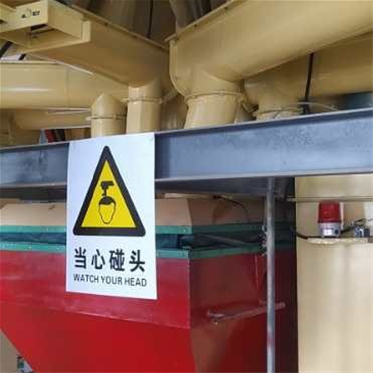 广东饲料粉碎机生产视频 50吨饲料机械加工成套设备生产视频 神兴1