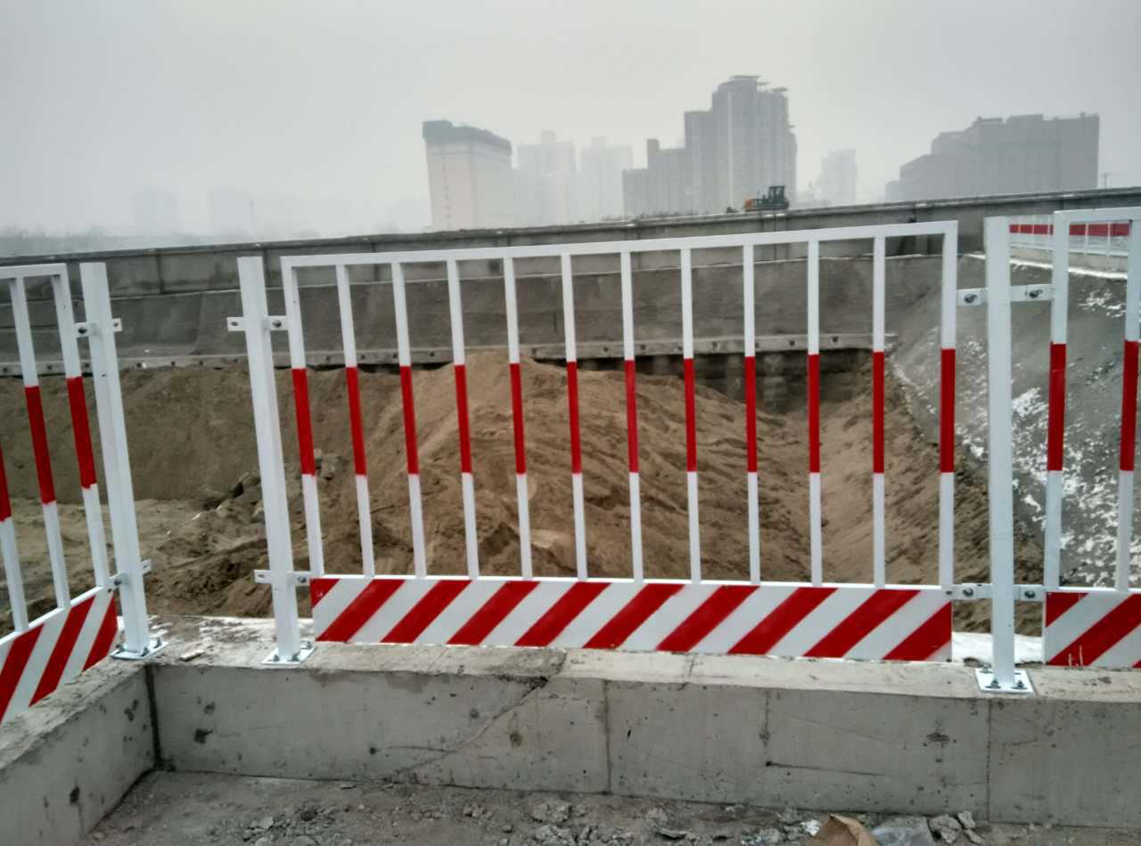工地钢材 厂家包安装 九江施工安全防护栏 南昌工地护栏 基坑围挡1