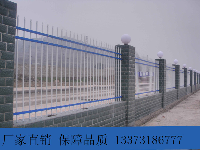PVC社区围栏 钢管栅栏 镀锌护栏1