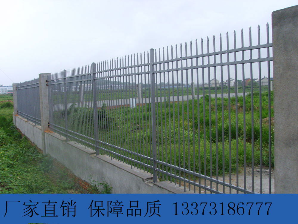PVC社区围栏 钢管栅栏 镀锌护栏