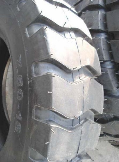 小铲车半实心轮胎套价批发 光面900-20铲运装载机轮胎2