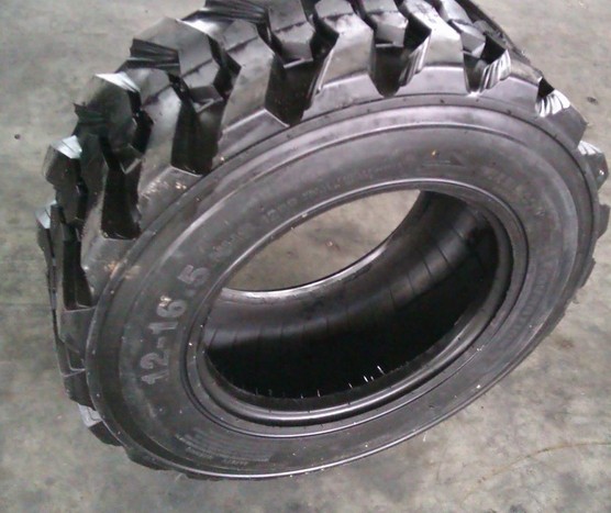 滑移装载机轮胎 R4花纹轮胎 12-16.5轮式挖掘机车轮胎4