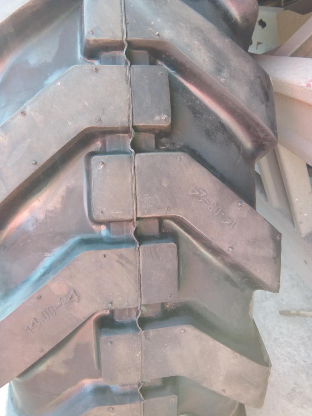 钢丝825R16半实心轮胎 R4花纹加深花纹 钢丝轮胎 小铲车轮胎3