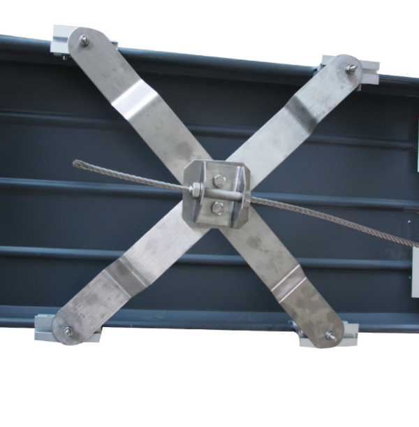 鸿泰 X型铝镁锰板屋面防坠器 金属成型设备 铝镁锰板防坠落系统2