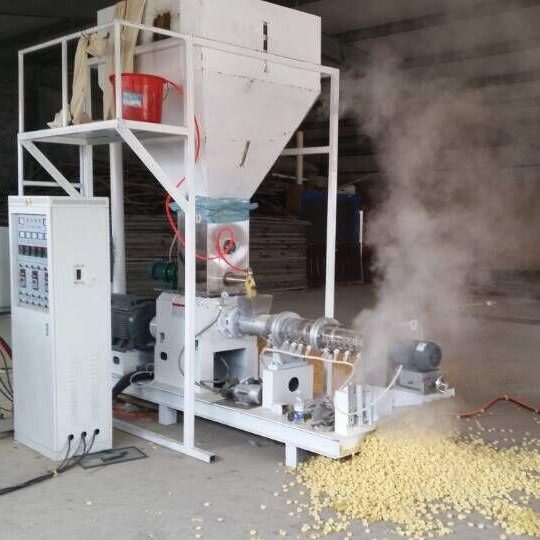 貂狐饲料加工设备 大豆膨化机 双螺杆玉米饲料膨化机