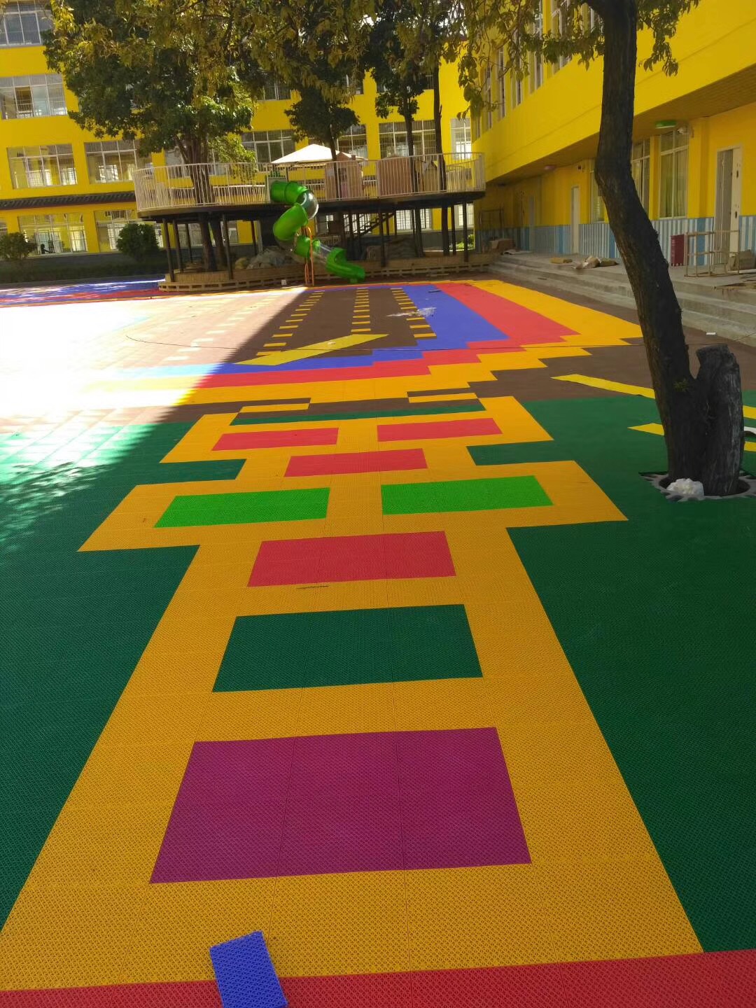 悬浮地板 幼儿室外适合安装什么样的地板 塑料地板4