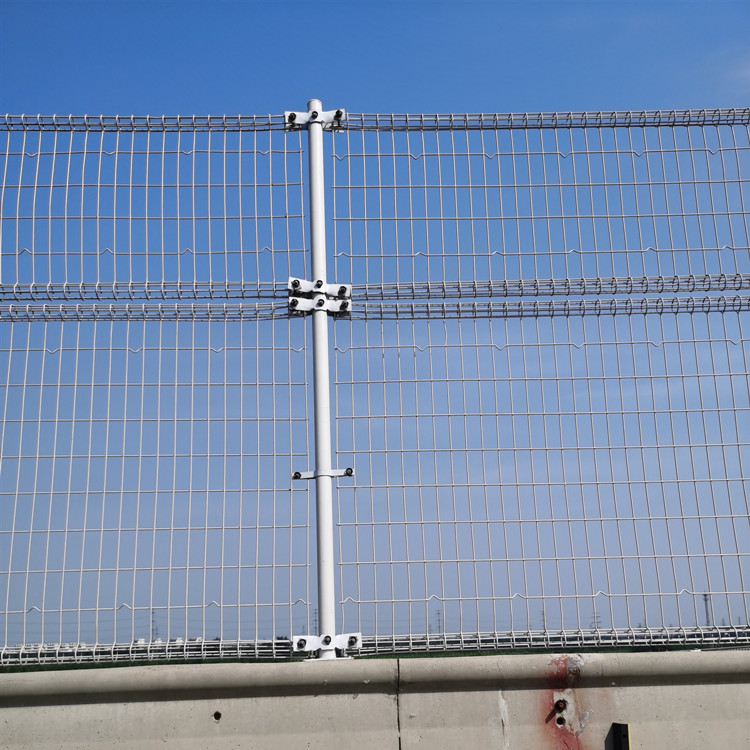 高速公路铁路围栏 市政园林镀锌双圈隔离网 浸塑防护栅栏 双圈护栏网1