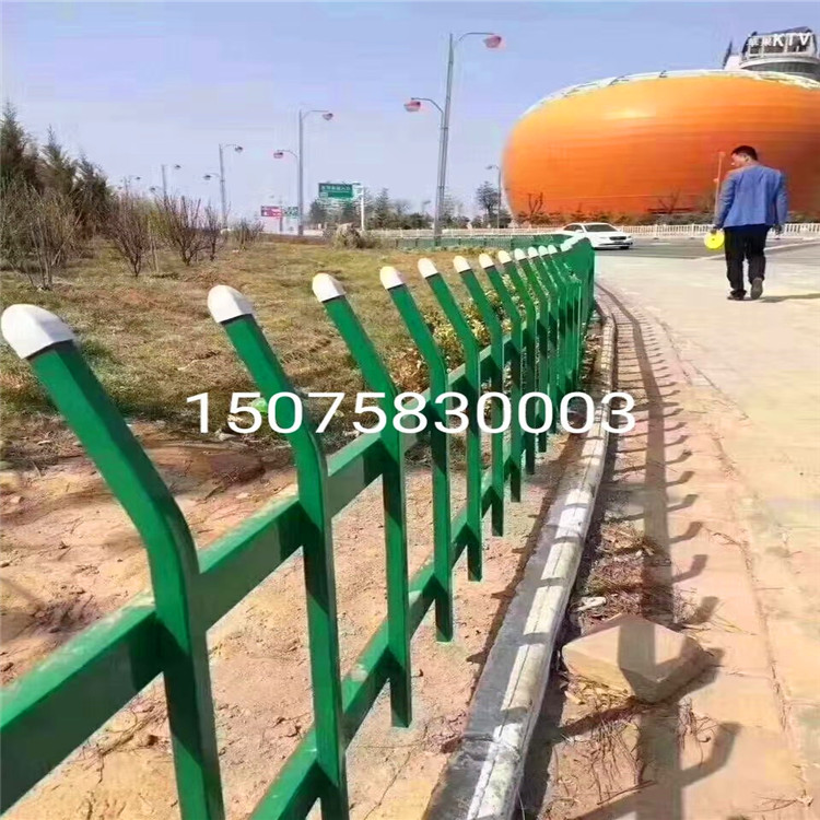 PVC围栏 华朋销售 pvc草坪围栏 草坪护栏道路1